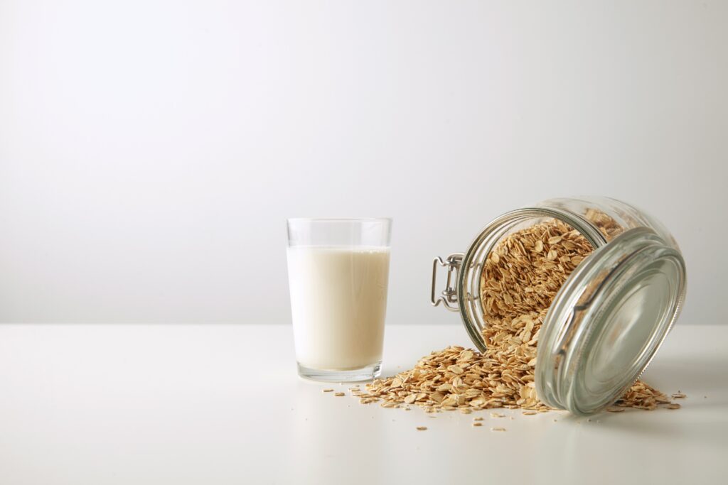 Recette de lait d'avoine maison - préparation des bases - designed by Freepik